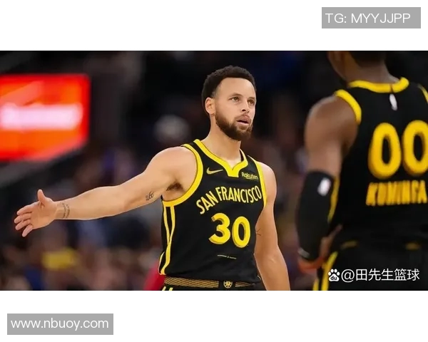 勇士主场胜猛龙，库里砍下30+得分：一场史诗般的对决